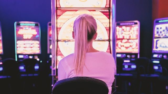 men-vs-women-gambling